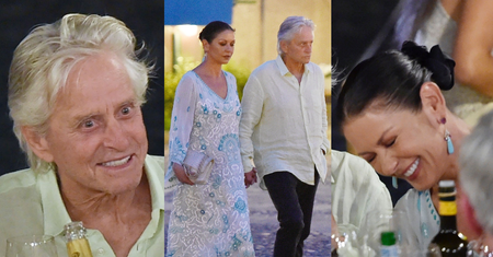 Roześmiani Michael Douglas i Catherine Zeta-Jones sączą drinki w blasku księżyca (ZDJĘCIA)