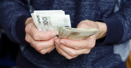 Takiej drożyzny dawno nie było. "Znam ludzi, którzy sobie folgują. Ostatnie wakacje, święta na bogato, bo jeszcze nas stać"