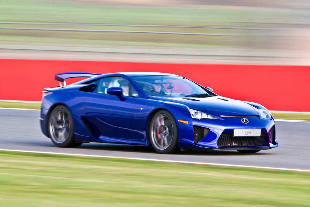Lexus LFA w Silverstone - konkurs Facebook