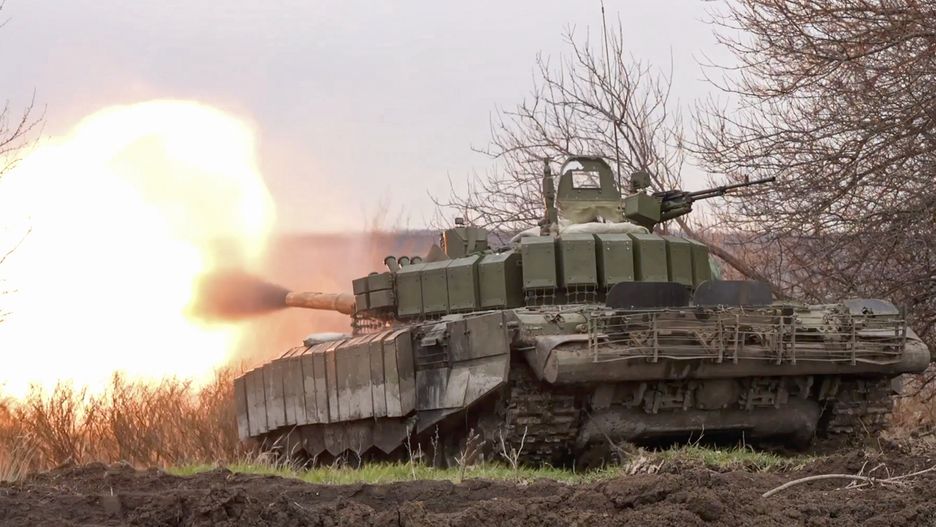 A handout picture provided by the Russian Defence Ministry press-service shows a T-72B3 tank of the Russian �West' troops firing at positions of the diversion-reconnaissance group of Ukrainian troops in the border areas of the Belgorod region, Russia, 19 March 2024. The Ministry of Defense of the Russian Federation reported that it was working to prevent the penetration of Ukrainian sabotage groups into the border territory. EPA/RUSSIAN DEFENCE MINISTRY PRESS SERVICE/HANDOUT HANDOUT EDITORIAL USE ONLY/NO SALES HANDOUT EDITORIAL USE ONLY/NO SALES Dostawca: PAP/EPA.