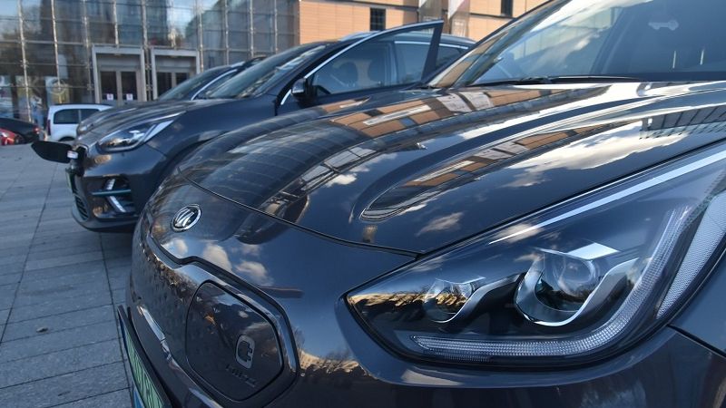 Marszałek kupił trzy nowe auta elektryczne marki Kia e-Niro