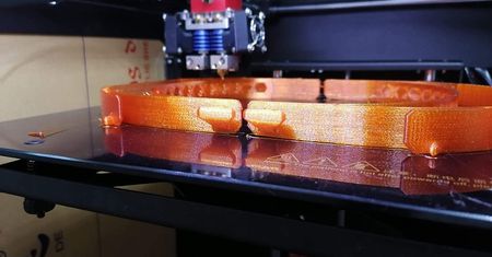 Drukują na drukarkach 3D przyłbice dla szpitali walczących z koronawirusem w naszym regionie