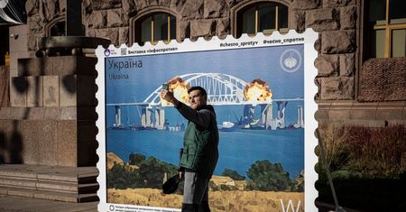 Tak Ukraina świętuje wysadzenie mostu. Zdjęcia obiegły świat