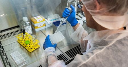 Wyciek koronawirusa z laboratorium w Wuhan. "Ta sytuacja jest powtórką z 2004 roku"