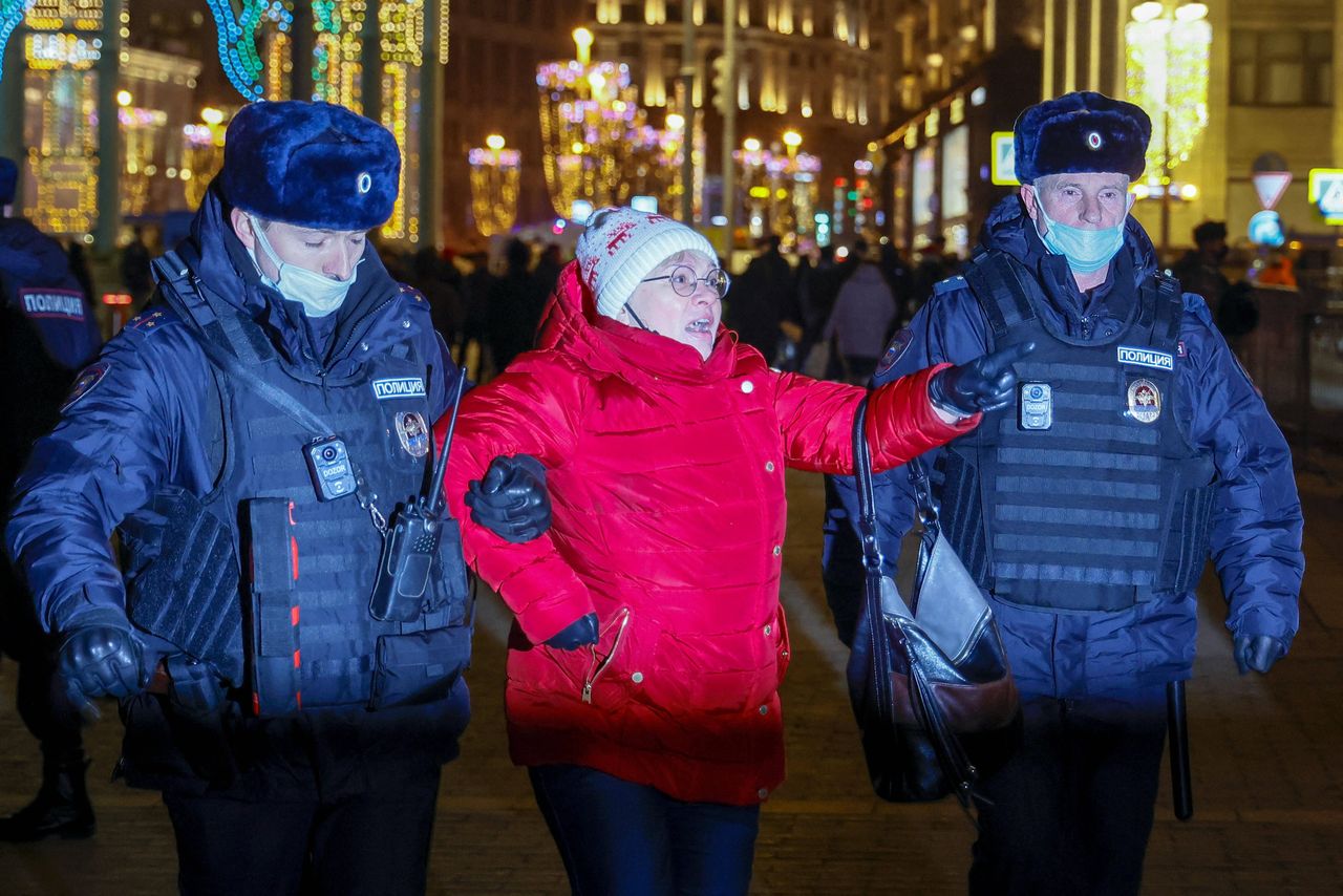 Putin próbuje zastraszyć protestujących. Obowiązkowa służba w Donbasie i gigantyczne kary