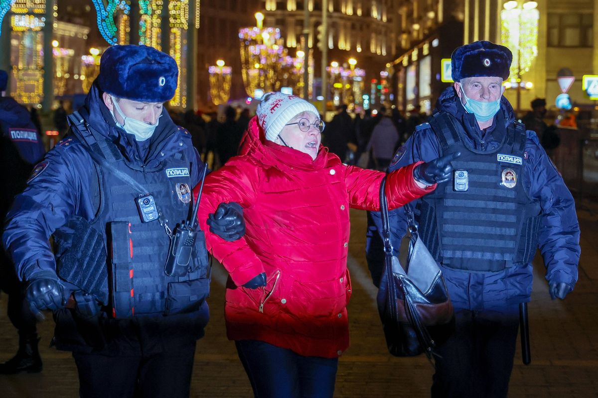 Putin próbuje zastraszyć protestujących. Obowiązkowa służba w Donbasie i gigantyczne kary 