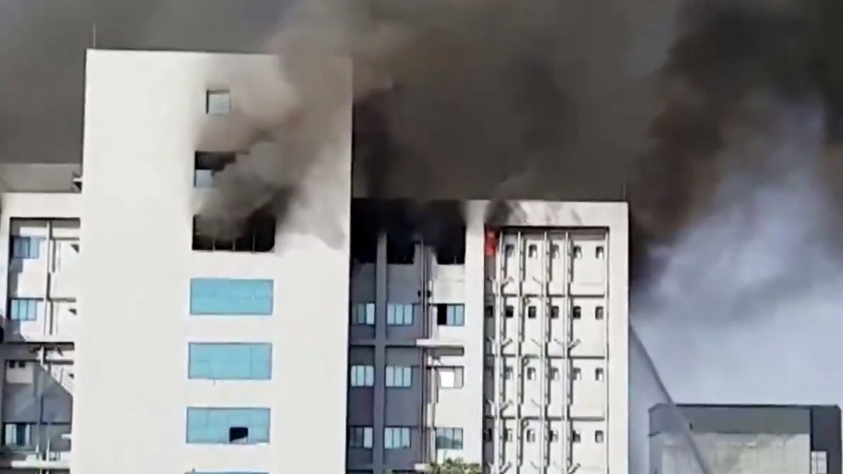 płonąca fabryka szczepionek w Indiach