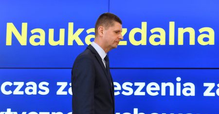 Koronawirus w Polsce. Powrót dzieci do szkoły i petycja ws. wytycznych. Piontkowski: nowe przepisy za kilka dni
