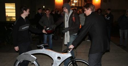 Studenci skonstruowali pierwszy działający rower niepotrzebujący tylnego widelca