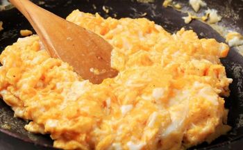 Dodaj ćwierć łyżeczki do jajecznicy. Więcej nie zrobisz inaczej