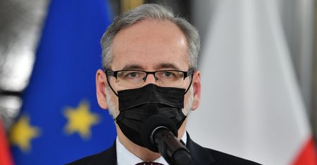 Groźny incydent w bloku. Adam Niedzielski z ochroną. "Bezmyślna agresja"