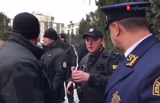 Reporter „Gazety Wyborczej” wyproszony z terenu Sejmu, bo nagrywał poza wyznaczonymi miejscami. „GW” zawiadomi o tym prokuraturę