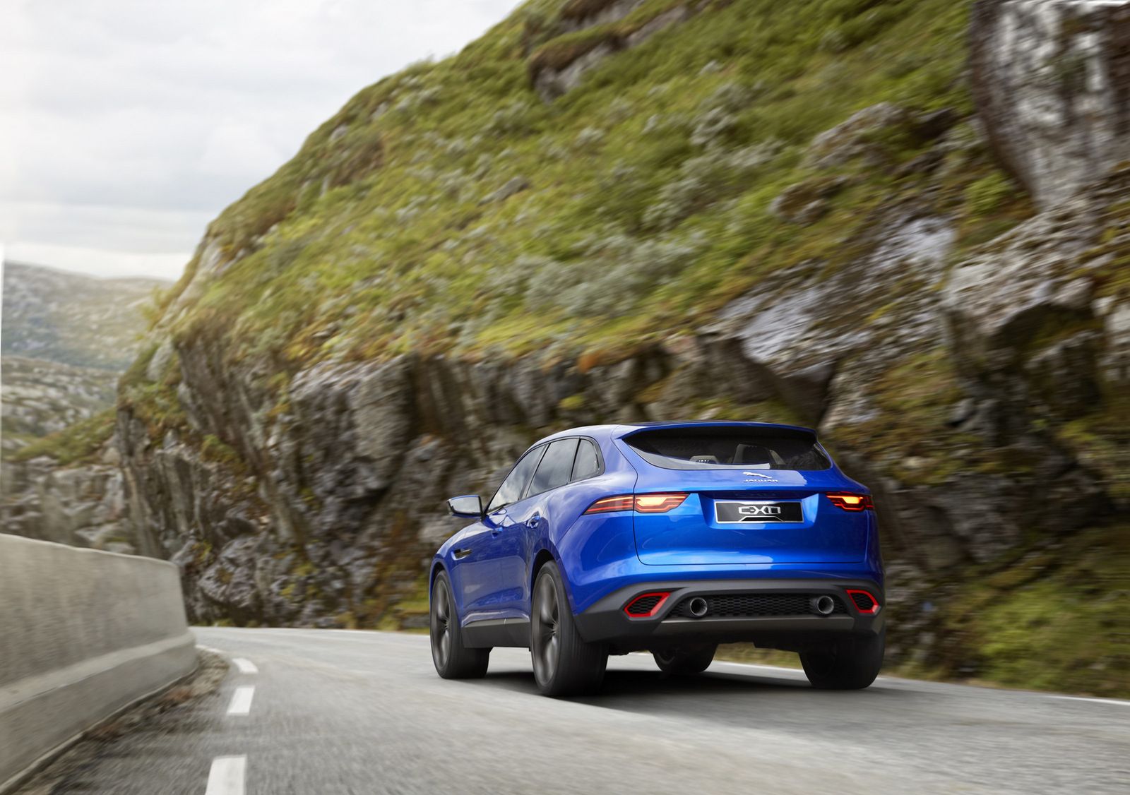 Jaguar C-X17 Concept w studiu i plenerze [galeria] 44