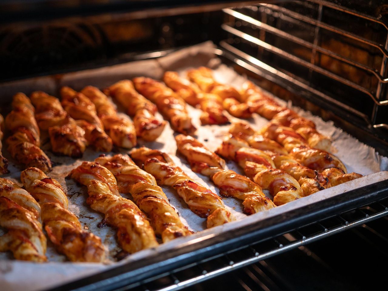 Paluchy z serem i boczkiem w piekarniku