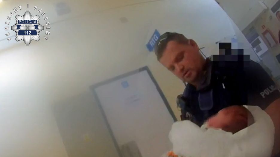 Policjanci z Radomia uratowali życie noworodka