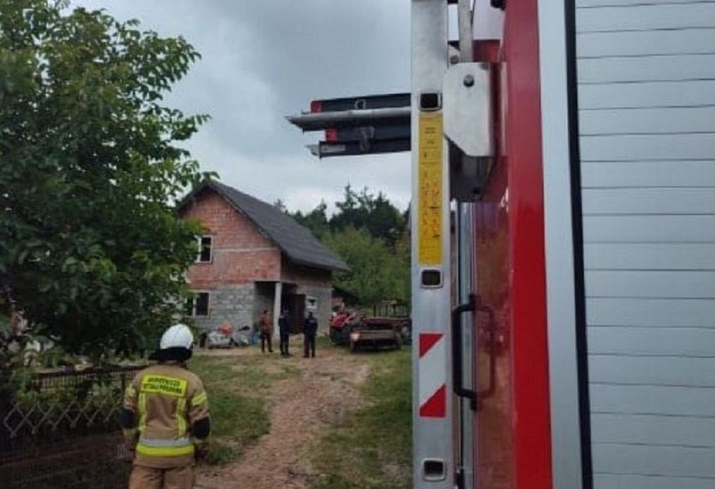 Łódzkie. Tragiczny pożar domu. Kobieta zasnęła z papierosem w ręku 