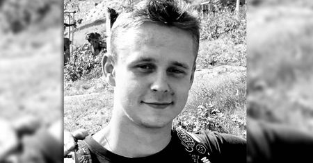 Po zderzeniu z autem Oskar uderzył jeszcze w znak drogowy i słup. Pomimo starań lekarzy nie udało się go uratować