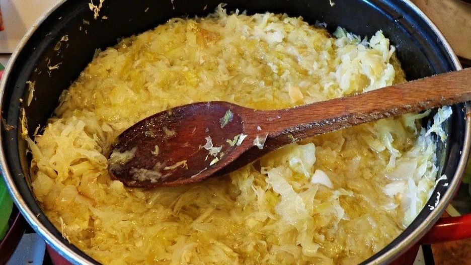 Bigos z kapusty kiszonej. Krok 1