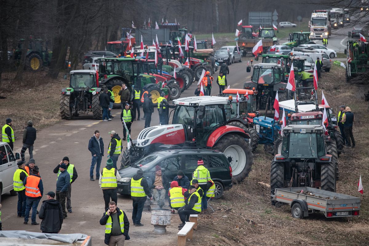 Rolnicy z całej Polski kontynuują protesty