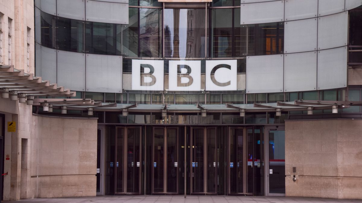 logo, bbc headquarters, broadcasting house, bbc news, bbc, television, hq, building, sign, channel, bbc radio, london, news, tv, media, portland place, studio, radio, broadcast, regent street, network, broadcasting, broadcaster, exterior, online, mass media, station, studios, reporter, architecture, headquarters, oxford street, oxford circus, langham place, cavendish square, company, office, west end, westminster, central london, british, corporation, service, tv licence, street, radio 1, day, facade, offices