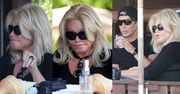Jocelyn Wildenstein zajada lunch z narzeczonym, kryjąc KOCIE OCZY za okularami (ZDJĘCIA)