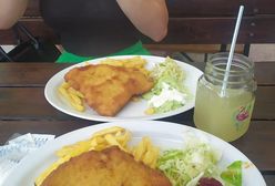 Wakacje. Drożyzna nad Bałtykiem? Obiad można zjeść za niecałe dziesięć złotych. "Pokazuję na przekór"