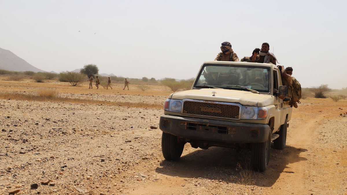 W Jemenie porwano 5 pracowników ONZ. Na zdjęciu: jemeńska armia przed wyzwoleniem miasta Harad z rąk Hutich