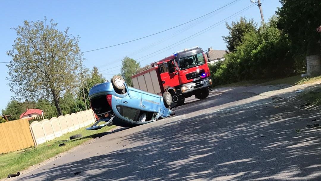 Dachowanie citroena w Grabówce, gm. Borzechów