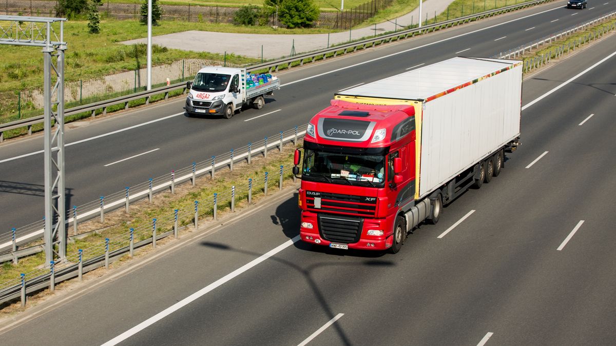 autostrada ciężarówka transport droga samochody droga ekspresowa 