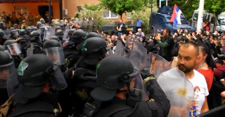 Kolejni żołnierze NATO ranni. Sytuacja w Kosowie wciąż napięta