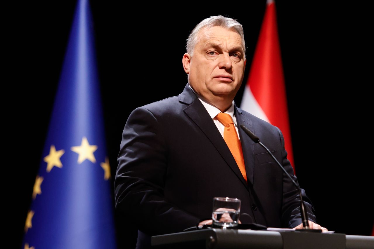 Orban jako jedyny na "nie". Tak się teraz tłumaczy