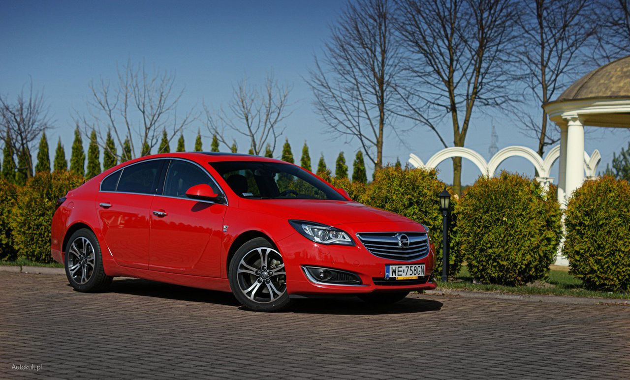Opel Insignia może być eleganckim sedanem lub kombi, ale w odpowiedniej konfiguracji potrafi też wzbudzać silne emocje.