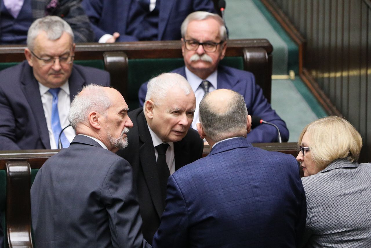 Pilna narada PiS. Jackowski: eskalacja napięcia