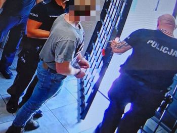 Powiat karkonoski: Znęcał się nad partnerką. Odpowie za przemoc i znaczne ilości narkotyków