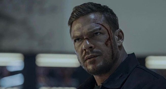 Fani chcą bojkotować „Reacher”. Powodem wywiad z Alanem Ritchsonem