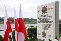 Odsłonięcie tablicy na terenie przystani Warszawskiego Towarzystwa Wioślarskiego