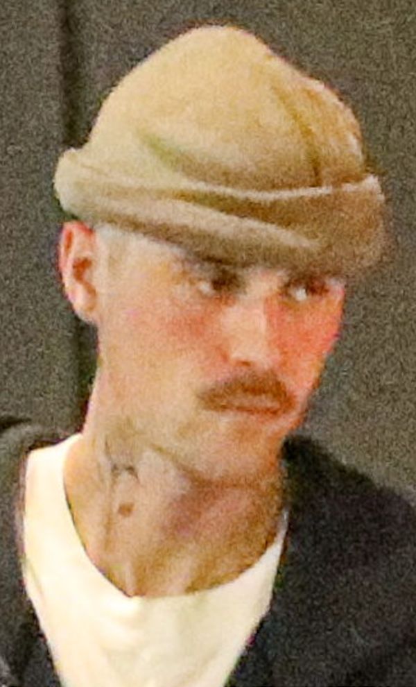 Osowiały Justin Bieber włóczy się samotnie po mieście