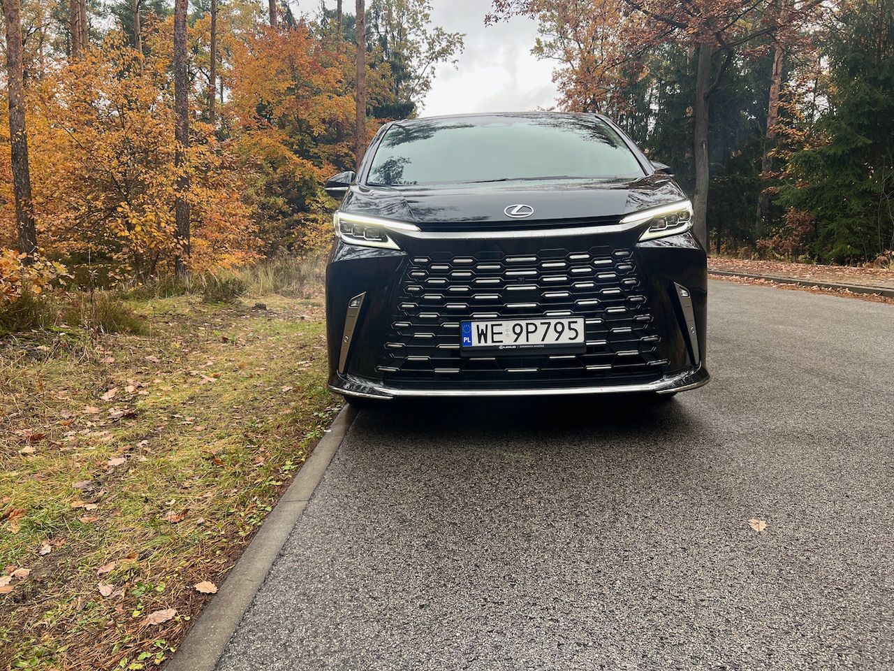Lexus LM 350h AWD 