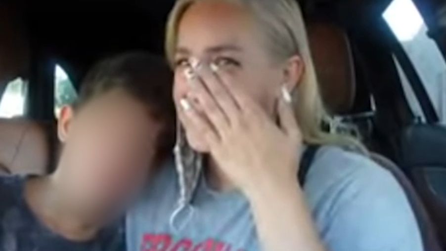 YouTuberka uczyła dziecko płakać przed kamerą. Internauci oburzeni