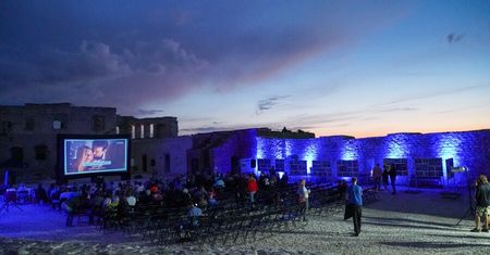 W Kazimierzu Dolnym i Janowcu startuje festiwal filmowy Dwa Brzegi 2022. Co warto zobaczyć w weekend otwarcia?
