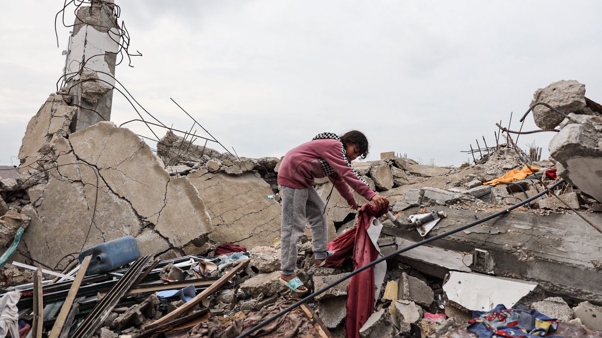 BEIT LAHIA, GAZA - MARCH 07: Palestinians struggle to survive their daily lives among the rubble of buildings destroyed by Israeli attacks in Beit Lahia city in the northern Gaza Strip on March 07, 2025. Palestinians in the Gaza Strip, who are deprived of the most basic needs such as shelter, food and clean water, are also struggling with adverse weather conditions. (Photo by Abdul Hakim Abu Riash/Anadolu via Getty Images)