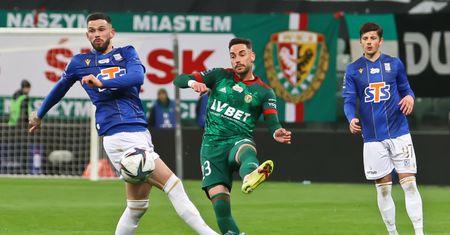 Kluby Premier League bez reklam bukmacherów na koszulkach? W Polsce te firmy mają monopol