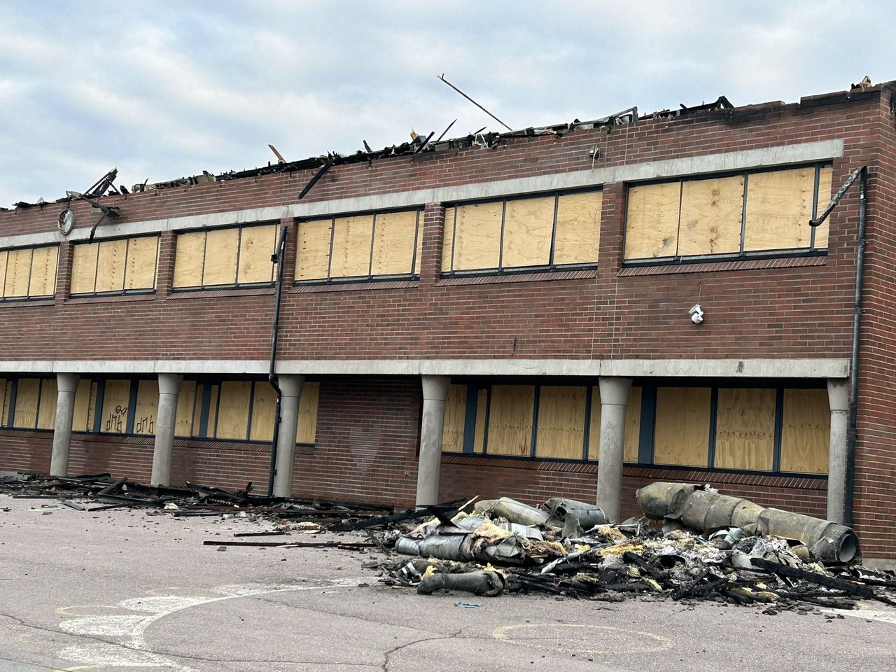 Among other things, an elementary school building was set on fire. Two 15-year-olds have been detained in connection with the case.