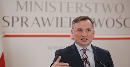Wyrok Trybunału Praw Człowieka ws. polskich sędziów. MS o decyzji: nacechowana politycznie