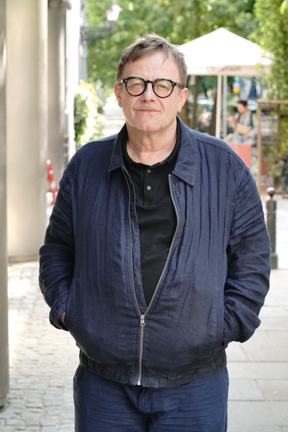 Olaf Lubaszenko przed studiem "Dzień Dobry TVN"