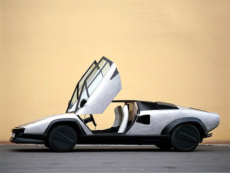 Od dekad z V12: ewolucja hipersamochodów Lamborghini 34