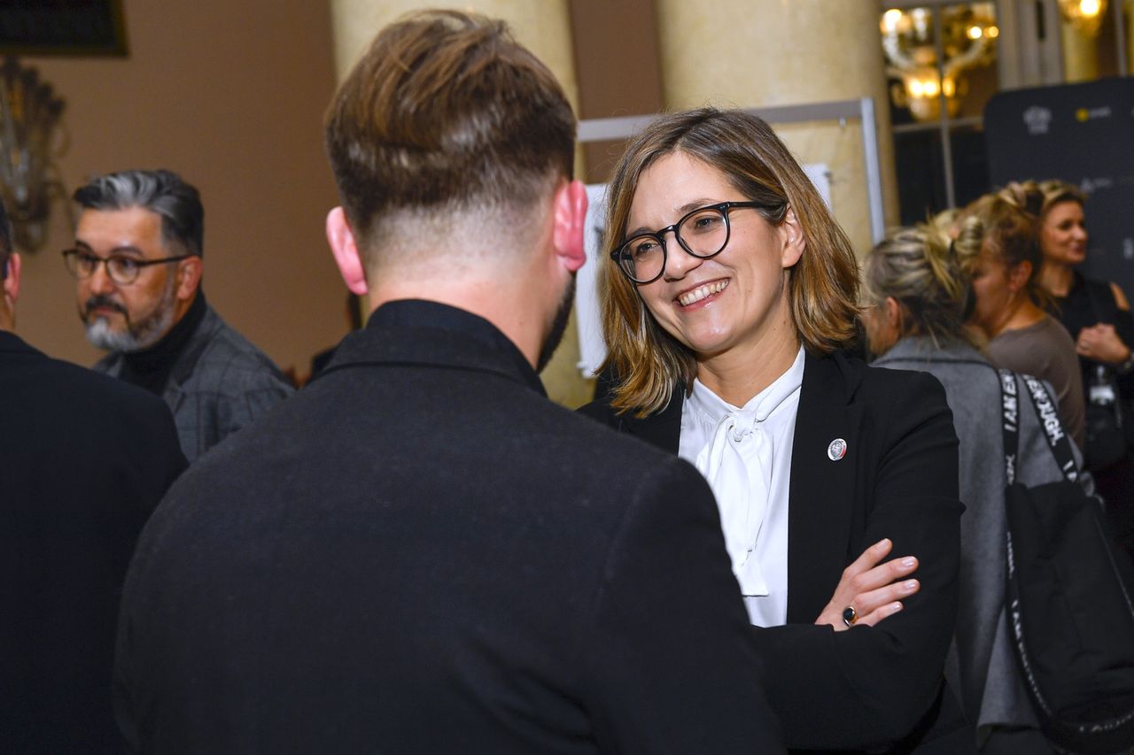 Nie pokazuje się z mężem. Mało kto wie, z kim jest związana