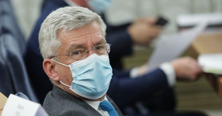 Szczepionka na COVID. Stanisław Karczewski "przestrzega" prezydenta Dudę