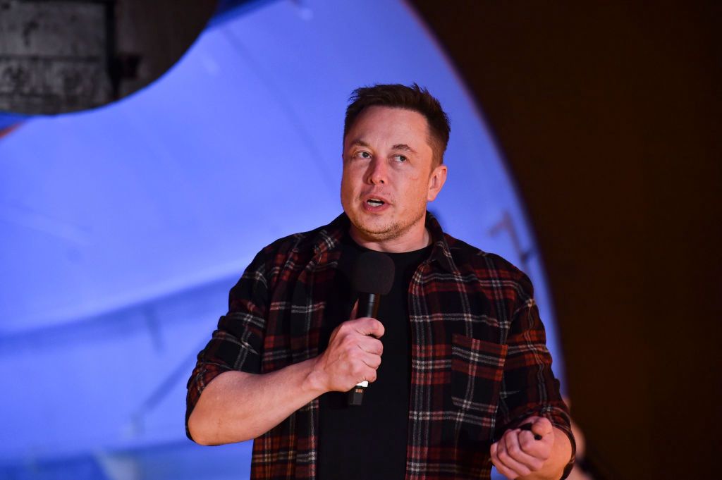 Elon Musk chce wznowić produkcję Tesli