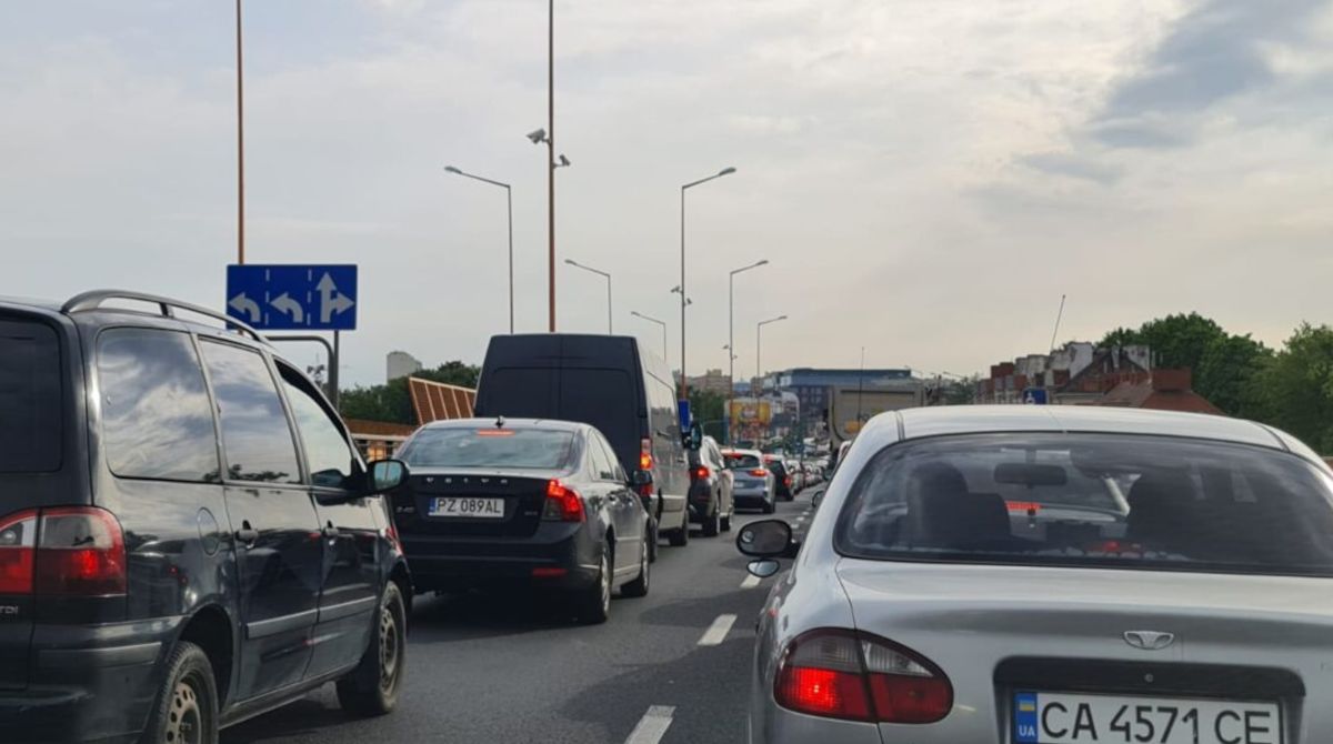Kolizja na A2 i utrudnienia w Luboniu. Korki także w Poznaniu